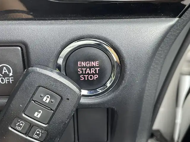 トヨタ ヴォクシー ZS 煌Ⅲ 群馬県 2020(令2)年 6.2万km ホワイトパールクリスタルシャイン 純正９型ナビ　Ｂカメラ　後席１２型モニター　衝突軽減　車線逸脱警報　クルコン　ＡＨＢ　前後コーナーセンサー　ビルトインＥＴＣ２．０　前後ドラレコ　両側パワースライド　ＬＥＤヘッド　純正アルミ　禁煙車