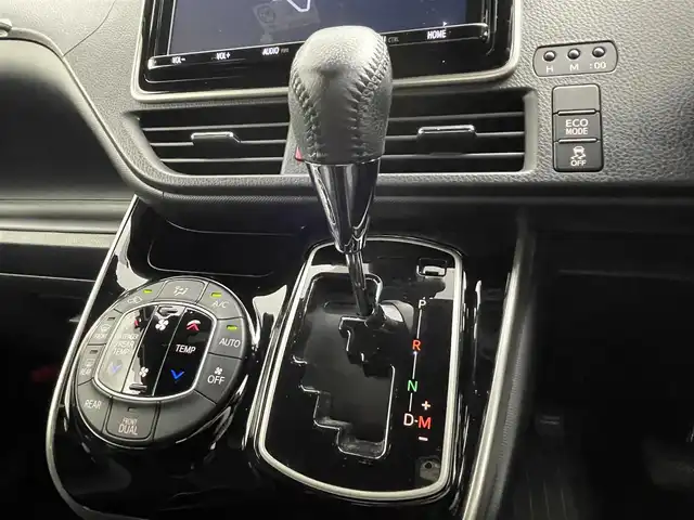 トヨタ ヴォクシー ZS 煌Ⅲ 群馬県 2020(令2)年 6.2万km ホワイトパールクリスタルシャイン 純正９型ナビ　Ｂカメラ　後席１２型モニター　衝突軽減　車線逸脱警報　クルコン　ＡＨＢ　前後コーナーセンサー　ビルトインＥＴＣ２．０　前後ドラレコ　両側パワースライド　ＬＥＤヘッド　純正アルミ　禁煙車