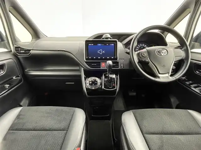 トヨタ ヴォクシー ZS 煌Ⅲ 群馬県 2020(令2)年 6.2万km ホワイトパールクリスタルシャイン 純正９型ナビ　Ｂカメラ　後席１２型モニター　衝突軽減　車線逸脱警報　クルコン　ＡＨＢ　前後コーナーセンサー　ビルトインＥＴＣ２．０　前後ドラレコ　両側パワースライド　ＬＥＤヘッド　純正アルミ　禁煙車