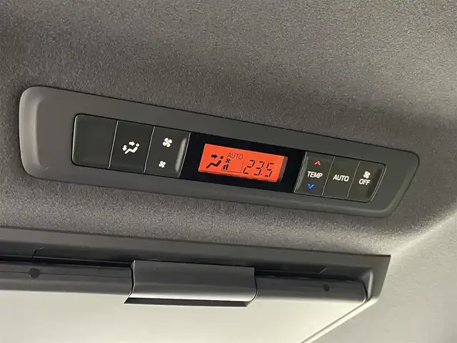 トヨタ ヴォクシー ZS 煌Ⅲ 群馬県 2020(令2)年 6.2万km ホワイトパールクリスタルシャイン 純正９型ナビ　Ｂカメラ　後席１２型モニター　衝突軽減　車線逸脱警報　クルコン　ＡＨＢ　前後コーナーセンサー　ビルトインＥＴＣ２．０　前後ドラレコ　両側パワースライド　ＬＥＤヘッド　純正アルミ　禁煙車