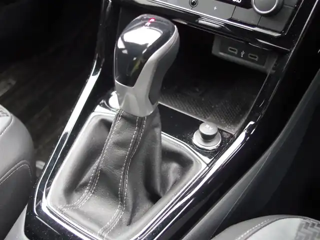 フォルクスワーゲン ＶＷ Ｔ－クロス TSI Rライン 埼玉県 2021(令3)年 2万km エナジェティックオレンジメタリック ワンオーナー/ハーフレザーシート/アダプティブクルーズコントロール/Carplay/パークセンサー/ブラインドスポットモニター/フルセグテレビ/バックカメラ/ドラレコ/ドライビングモード/レーンキープアシスト/BSM/フロントアシスト/リアトラフィックアシスト/コーナーセンサー/パークアシスト/サイドミラーヒーター/ドアバイザー/プッシュスタート/ETC/ワイヤレス充電