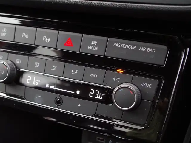 フォルクスワーゲン ＶＷ Ｔ－クロス TSI Rライン 埼玉県 2021(令3)年 2万km エナジェティックオレンジメタリック ワンオーナー/ハーフレザーシート/アダプティブクルーズコントロール/Carplay/パークセンサー/ブラインドスポットモニター/フルセグテレビ/バックカメラ/ドラレコ/ドライビングモード/レーンキープアシスト/BSM/フロントアシスト/リアトラフィックアシスト/コーナーセンサー/パークアシスト/サイドミラーヒーター/ドアバイザー/プッシュスタート/ETC/ワイヤレス充電