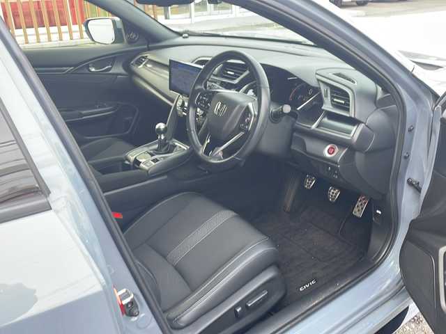 ホンダ シビック ハッチバック 秋田県 2020(令2)年 7.6万km ソニックグレーパール 社外メモリーナビ/　CD/DVD/SD/USB/　フルセグTV/Bluetooth/衝突軽減ブレーキ/追従クルーズコントロール/ハーフレザーシート/ローダウン/バックカメラ/ビルトインETC2.0/シートヒーター/パワーシート/LEDヘッドライト/フォグライト/オートライト/フルエアロ/社外ドライブレコーダー