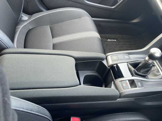 ホンダ シビック ハッチバック 秋田県 2020(令2)年 7.6万km ソニックグレーパール 社外メモリーナビ/　CD/DVD/SD/USB/　フルセグTV/Bluetooth/衝突軽減ブレーキ/追従クルーズコントロール/ハーフレザーシート/ローダウン/バックカメラ/ビルトインETC2.0/シートヒーター/パワーシート/LEDヘッドライト/フォグライト/オートライト/フルエアロ/社外ドライブレコーダー