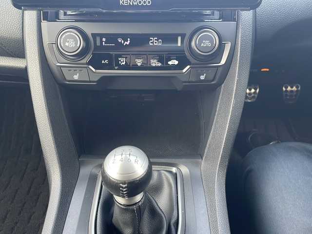 ホンダ シビック ハッチバック 秋田県 2020(令2)年 7.6万km ソニックグレーパール 社外メモリーナビ/　CD/DVD/SD/USB/　フルセグTV/Bluetooth/衝突軽減ブレーキ/追従クルーズコントロール/ハーフレザーシート/ローダウン/バックカメラ/ビルトインETC2.0/シートヒーター/パワーシート/LEDヘッドライト/フォグライト/オートライト/フルエアロ/社外ドライブレコーダー