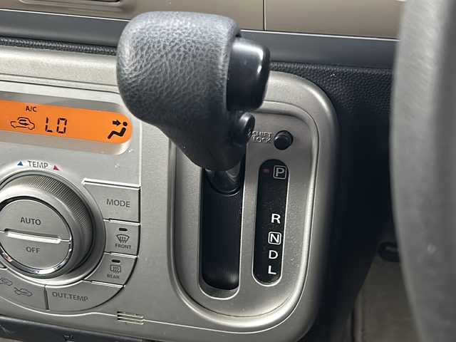 スズキ ラパン X セレクション 愛知県 2013(平25)年 7万km アーバンブラウンパールメタリック 社外ナビ/ワンセグＴＶ/・ＣＤ/・ＳＤ　/シートヒーター/純正アルミホイール　/純正フロアマット　/革巻きステアリング　/ヘッドライトレベライザー　/プッシュスタート　/アイドリングストップ