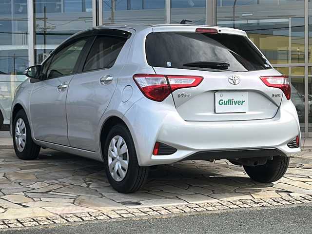 トヨタ ヴィッツ ジュエラ 静岡県 2017(平29)年 0.5万km シルバーM ワンオーナー/純正ナビ（AM FM フルセグTV SD CD DVD Bluetooth）/バックカメラ/純正フロアマット/純正アルミキャップ/フォグランプ/パワーステアリング/リモコンキー/スペアキー×１/ABS/横滑り防止装置/レーンキープアシスト/オートライト/オートハイビーム/保証書/取扱説明書