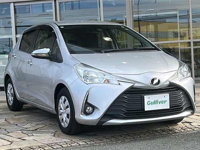 トヨタ ヴィッツ ジュエラ 静岡県 2017(平29)年 0.5万km シルバーM ワンオーナー/純正ナビ（AM FM フルセグTV SD CD DVD Bluetooth）/バックカメラ/純正フロアマット/純正アルミキャップ/フォグランプ/パワーステアリング/リモコンキー/スペアキー×１/ABS/横滑り防止装置/レーンキープアシスト/オートライト/オートハイビーム/保証書/取扱説明書