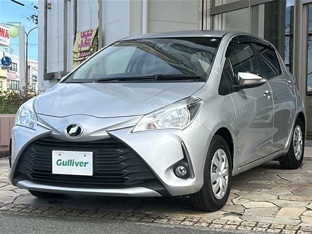 トヨタ ヴィッツ ジュエラ 静岡県 2017(平29)年 0.5万km シルバーM ワンオーナー/純正ナビ（AM FM フルセグTV SD CD DVD Bluetooth）/バックカメラ/純正フロアマット/純正アルミキャップ/フォグランプ/パワーステアリング/リモコンキー/スペアキー×１/ABS/横滑り防止装置/レーンキープアシスト/オートライト/オートハイビーム/保証書/取扱説明書