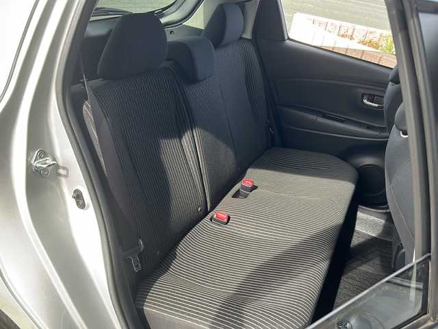 トヨタ ヴィッツ ジュエラ 静岡県 2017(平29)年 0.5万km シルバーM ワンオーナー/純正ナビ（AM FM フルセグTV SD CD DVD Bluetooth）/バックカメラ/純正フロアマット/純正アルミキャップ/フォグランプ/パワーステアリング/リモコンキー/スペアキー×１/ABS/横滑り防止装置/レーンキープアシスト/オートライト/オートハイビーム/保証書/取扱説明書