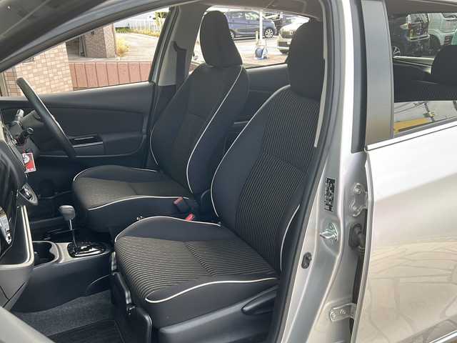 トヨタ ヴィッツ ジュエラ 静岡県 2017(平29)年 0.5万km シルバーM ワンオーナー/純正ナビ（AM FM フルセグTV SD CD DVD Bluetooth）/バックカメラ/純正フロアマット/純正アルミキャップ/フォグランプ/パワーステアリング/リモコンキー/スペアキー×１/ABS/横滑り防止装置/レーンキープアシスト/オートライト/オートハイビーム/保証書/取扱説明書