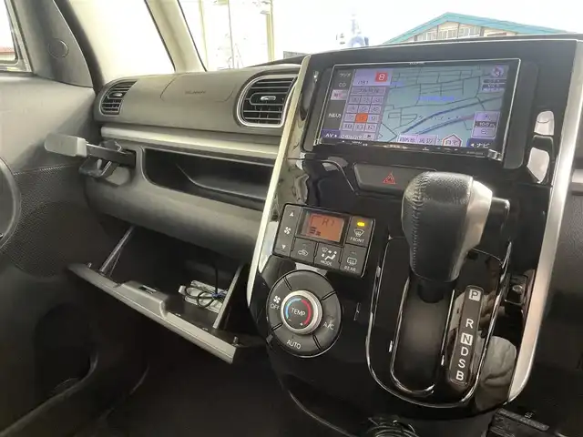ダイハツ タント カスタム RS SA 秋田県 2014(平26)年 11.3万km ブルーイッシュホワイトパールマイカ (株)IDOMが運営する【じしゃロン秋田店】の自社ローン専用車両になりますこちらは現金またはオートローンご利用時の価格です。自社ローンご希望の方は別途その旨お申付け下さい/スマートアシスト/低速域衝突回避支援ブレーキ機能/誤発進抑制機能/先行車発進お知らせ機能/社外SDナビ【CD/DVD/USB】/フルセグTV/バックカメラ/両側パワースライドドア/前方ドライブレコーダー/LEDヘッドライト