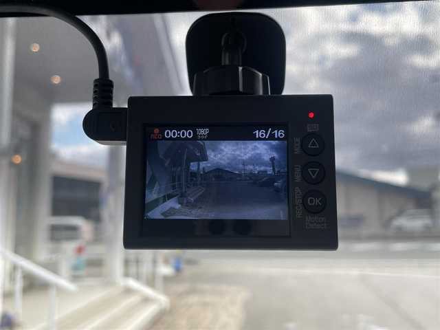 ダイハツ タント カスタム RS SA 青森県 2014(平26)年 11.3万km ブルーイッシュホワイトパールマイカ (株)IDOMが運営する【じしゃロン青森店】の自社ローン専用車両になりますこちらは現金またはオートローンご利用時の価格です。自社ローンご希望の方は別途その旨お申付け下さい/スマートアシスト/低速域衝突回避支援ブレーキ機能/誤発進抑制機能/先行車発進お知らせ機能/社外SDナビ【CD/DVD/USB】/フルセグTV/バックカメラ/両側パワースライドドア/前方ドライブレコーダー/LEDヘッドライト