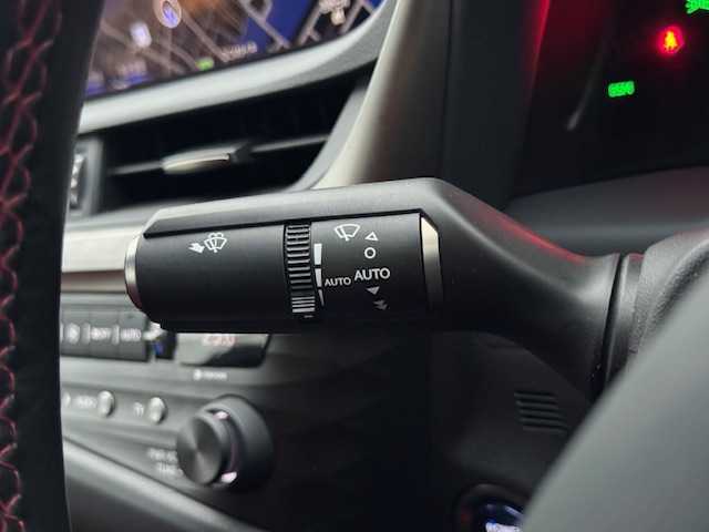 レクサス ＥＳ 300h Fスポーツ 愛媛県 2019(令1)年 7.3万km レッドマイカクリスタルシャイン 純正ナビ/フルセグTV/バックカメラ/サンルーフ/TOMSエアロ/ドラレコ/デジタルインナーミラー/ETC/レクサスセーフティシステム/赤レザーシート/シートヒーター/エアシート/パワーシート/ステアリングヒーター/ステアリングスイッチ/100V充電/パドルシフト/LEDヘッドライト/オートライト/オートハイビーム/前後コーナーセンサー/スマートキー/電動リアゲート