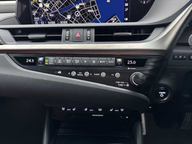 レクサス ＥＳ 300h Fスポーツ 愛媛県 2019(令1)年 7.3万km レッドマイカクリスタルシャイン 純正ナビ/フルセグTV/バックカメラ/サンルーフ/TOMSエアロ/ドラレコ/デジタルインナーミラー/ETC/レクサスセーフティシステム/赤レザーシート/シートヒーター/エアシート/パワーシート/ステアリングヒーター/ステアリングスイッチ/100V充電/パドルシフト/LEDヘッドライト/オートライト/オートハイビーム/前後コーナーセンサー/スマートキー/電動リアゲート