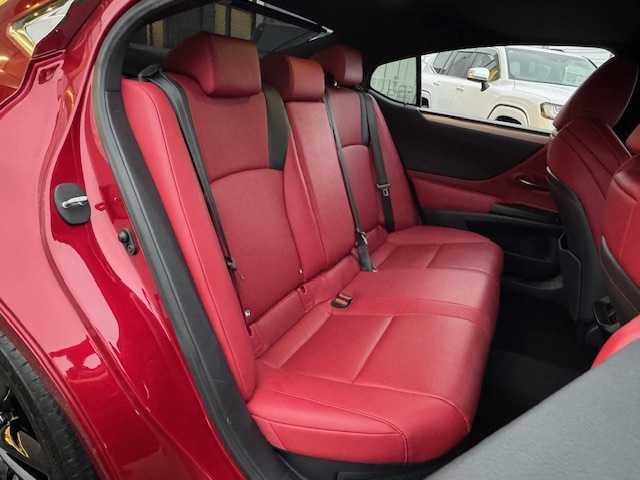 レクサス ＥＳ 300h Fスポーツ 愛媛県 2019(令1)年 7.3万km レッドマイカクリスタルシャイン 純正ナビ/フルセグTV/バックカメラ/サンルーフ/TOMSエアロ/ドラレコ/デジタルインナーミラー/ETC/レクサスセーフティシステム/赤レザーシート/シートヒーター/エアシート/パワーシート/ステアリングヒーター/ステアリングスイッチ/100V充電/パドルシフト/LEDヘッドライト/オートライト/オートハイビーム/前後コーナーセンサー/スマートキー/電動リアゲート