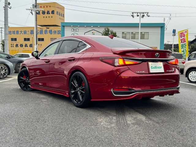 レクサス ＥＳ 300h Fスポーツ 愛媛県 2019(令1)年 7.3万km レッドマイカクリスタルシャイン 純正ナビ/フルセグTV/バックカメラ/サンルーフ/TOMSエアロ/ドラレコ/デジタルインナーミラー/ETC/レクサスセーフティシステム/赤レザーシート/シートヒーター/エアシート/パワーシート/ステアリングヒーター/ステアリングスイッチ/100V充電/パドルシフト/LEDヘッドライト/オートライト/オートハイビーム/前後コーナーセンサー/スマートキー/電動リアゲート