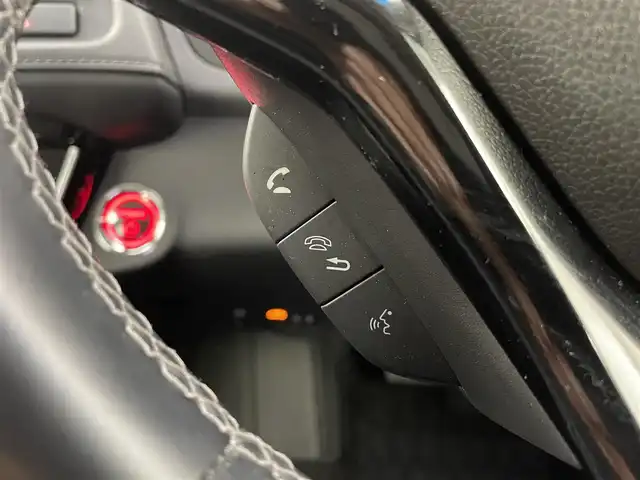 ホンダ ヴェゼル ハイブリッド Z ホンダセンシング 大分県 2020(令2)年 1.9万km ルーセブラックM 純正SDナビ/（フルセグ/Bluetooth/CD/DVD)/ホンダセンシング/レーダークルーズコントロール/オートハイビーム/車線逸脱抑制機能/ビルトインETC/ハーフレザーシート/前席シートヒーター/バックカメラ/オートライト/ステアリングスイッチ/純正アルミホイール/プッシュスタート・スマートキー