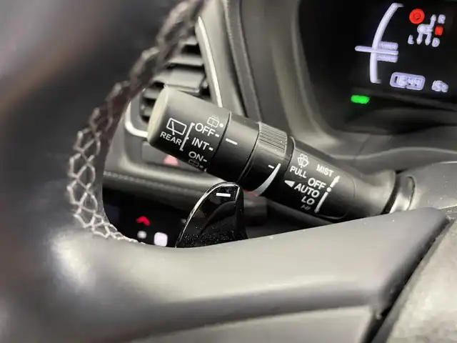 ホンダ ヴェゼル ハイブリッド Z ホンダセンシング 大分県 2020(令2)年 1.9万km ルーセブラックM 純正SDナビ/（フルセグ/Bluetooth/CD/DVD)/ホンダセンシング/レーダークルーズコントロール/オートハイビーム/車線逸脱抑制機能/ビルトインETC/ハーフレザーシート/前席シートヒーター/バックカメラ/オートライト/ステアリングスイッチ/純正アルミホイール/プッシュスタート・スマートキー