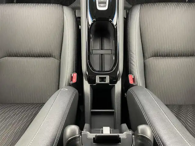 ホンダ ヴェゼル ハイブリッド Z ホンダセンシング 大分県 2020(令2)年 1.9万km ルーセブラックM 純正SDナビ/（フルセグ/Bluetooth/CD/DVD)/ホンダセンシング/レーダークルーズコントロール/オートハイビーム/車線逸脱抑制機能/ビルトインETC/ハーフレザーシート/前席シートヒーター/バックカメラ/オートライト/ステアリングスイッチ/純正アルミホイール/プッシュスタート・スマートキー