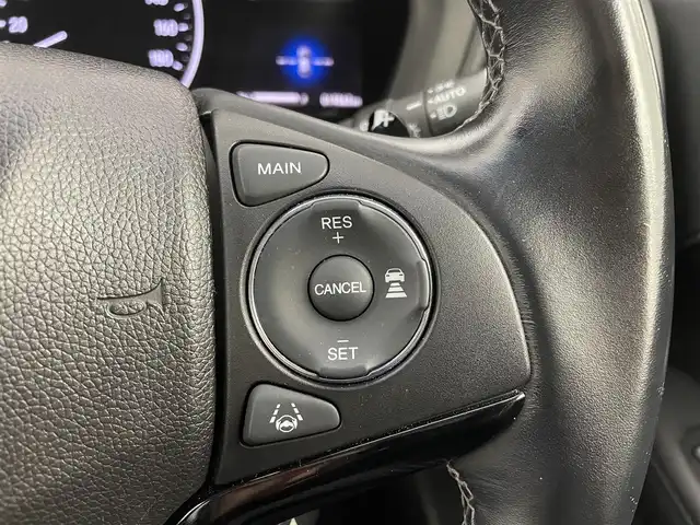 ホンダ ヴェゼル ハイブリッド Z ホンダセンシング 大分県 2020(令2)年 1.9万km ルーセブラックM 純正SDナビ/（フルセグ/Bluetooth/CD/DVD)/ホンダセンシング/レーダークルーズコントロール/オートハイビーム/車線逸脱抑制機能/ビルトインETC/ハーフレザーシート/前席シートヒーター/バックカメラ/オートライト/ステアリングスイッチ/純正アルミホイール/プッシュスタート・スマートキー