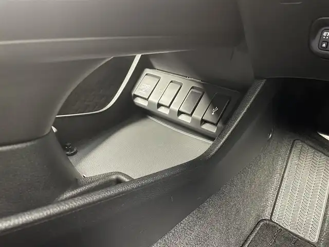 ホンダ ヴェゼル ハイブリッド Z ホンダセンシング 大分県 2020(令2)年 1.9万km ルーセブラックM 純正SDナビ/（フルセグ/Bluetooth/CD/DVD)/ホンダセンシング/レーダークルーズコントロール/オートハイビーム/車線逸脱抑制機能/ビルトインETC/ハーフレザーシート/前席シートヒーター/バックカメラ/オートライト/ステアリングスイッチ/純正アルミホイール/プッシュスタート・スマートキー