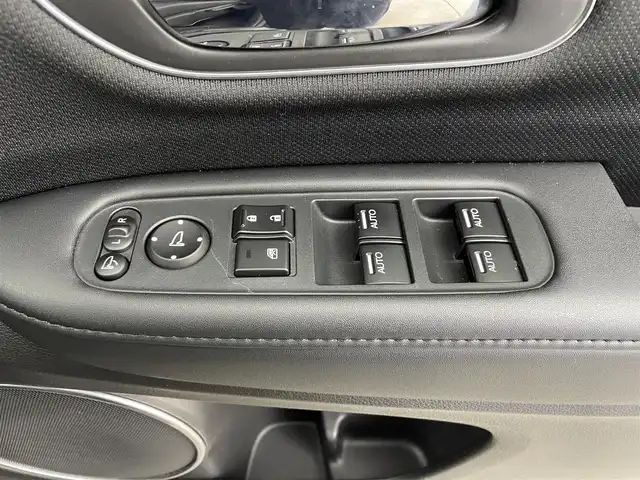 ホンダ ヴェゼル ハイブリッド Z ホンダセンシング 大分県 2020(令2)年 1.9万km ルーセブラックM 純正SDナビ/（フルセグ/Bluetooth/CD/DVD)/ホンダセンシング/レーダークルーズコントロール/オートハイビーム/車線逸脱抑制機能/ビルトインETC/ハーフレザーシート/前席シートヒーター/バックカメラ/オートライト/ステアリングスイッチ/純正アルミホイール/プッシュスタート・スマートキー