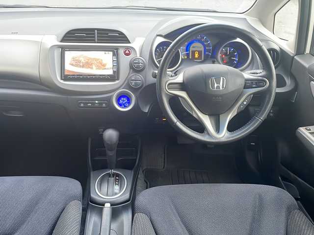 ホンダ フィット ハイブリット 10thアニバーサリー 鳥取県 2012(平24)年 7.9万km プレミアムホワイトパール ＨＤＤナビ/フルセグＴＶ　ＭＳＶ　ＤＶＤ　ＣＤ　ＳＤ　Ｂｌｕｅｔｏｏｔｈ/ＥＴＣ/クルーズコントロール/スマートキー/スペアキー/フロアマット/ドアバイザー/ライトレベライザー/新車保証書/取扱説明書