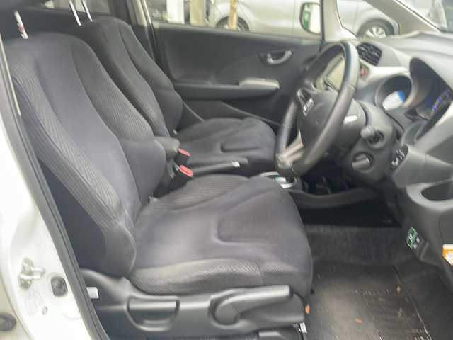 ホンダ フィット ハイブリット 10thアニバーサリー 鳥取県 2012(平24)年 7.9万km プレミアムホワイトパール ＨＤＤナビ/フルセグＴＶ　ＭＳＶ　ＤＶＤ　ＣＤ　ＳＤ　Ｂｌｕｅｔｏｏｔｈ/ＥＴＣ/クルーズコントロール/スマートキー/スペアキー/フロアマット/ドアバイザー/ライトレベライザー/新車保証書/取扱説明書