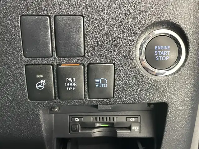 トヨタ ヴェルファイア Z Gエディション 愛知県 2019(令1)年 2.8万km ブラック アルパイン１１型ナビ　アルパイン１２．８型後席モニター　デジタルインナーミラー　バックカメラ　両側パワスラ　黒革　シートヒーター　エアシート　ハンドルヒーター　前後ドラレコ　電動リアゲート　ＥＴＣ　ＬＥＤオートライト　オートハイビーム　セーフティセンス　衝突軽減　追従クルコン　禁煙車　純正フロアマット　リアロールシェード　ナノイーAC