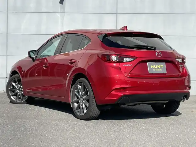 マツダ アクセラ スポーツ XD Lパッケージ 千葉県 2017(平29)年 2.7万km ソウルレッドプレミアムメタリック 安全機能/・衝突軽減ブレーキ/レーンキープアシスト/・レーダークルーズコントロール/誤発進誤後進抑制/・コーナーセンサー(後)/ブラインドスポットモニター/メーカー純正7インチディスプレイ/・BT/USB/AUX/バックカメラ/ステアリングスイッチ/パドルシフト/ETC/レザーシート(白)/パワーシート(D席)/シートヒーター(D/N席)/ステアリングヒーター/LEDヘッドライト/オートライト/アダプティブヘッドライト/フォグライト/スマートキー/プッシュスタート/純正フロアマット/純正18インチAW