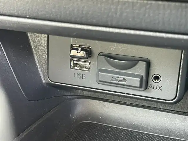 マツダ アクセラ スポーツ XD Lパッケージ 千葉県 2017(平29)年 2.7万km ソウルレッドプレミアムメタリック 安全機能/・衝突軽減ブレーキ/レーンキープアシスト/・レーダークルーズコントロール/誤発進誤後進抑制/・コーナーセンサー(後)/ブラインドスポットモニター/メーカー純正7インチディスプレイ/・BT/USB/AUX/バックカメラ/ステアリングスイッチ/パドルシフト/ETC/レザーシート(白)/パワーシート(D席)/シートヒーター(D/N席)/ステアリングヒーター/LEDヘッドライト/オートライト/アダプティブヘッドライト/フォグライト/スマートキー/プッシュスタート/純正フロアマット/純正18インチAW