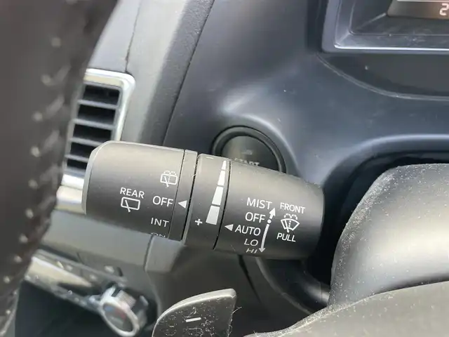 マツダ アクセラ スポーツ XD Lパッケージ 千葉県 2017(平29)年 2.7万km ソウルレッドプレミアムメタリック 安全機能/・衝突軽減ブレーキ/レーンキープアシスト/・レーダークルーズコントロール/誤発進誤後進抑制/・コーナーセンサー(後)/ブラインドスポットモニター/メーカー純正7インチディスプレイ/・BT/USB/AUX/バックカメラ/ステアリングスイッチ/パドルシフト/ETC/レザーシート(白)/パワーシート(D席)/シートヒーター(D/N席)/ステアリングヒーター/LEDヘッドライト/オートライト/アダプティブヘッドライト/フォグライト/スマートキー/プッシュスタート/純正フロアマット/純正18インチAW