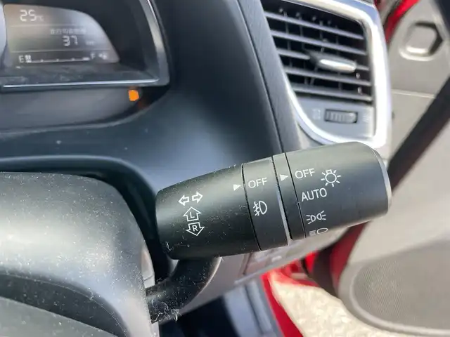 マツダ アクセラ スポーツ XD Lパッケージ 千葉県 2017(平29)年 2.7万km ソウルレッドプレミアムメタリック 安全機能/・衝突軽減ブレーキ/レーンキープアシスト/・レーダークルーズコントロール/誤発進誤後進抑制/・コーナーセンサー(後)/ブラインドスポットモニター/メーカー純正7インチディスプレイ/・BT/USB/AUX/バックカメラ/ステアリングスイッチ/パドルシフト/ETC/レザーシート(白)/パワーシート(D席)/シートヒーター(D/N席)/ステアリングヒーター/LEDヘッドライト/オートライト/アダプティブヘッドライト/フォグライト/スマートキー/プッシュスタート/純正フロアマット/純正18インチAW