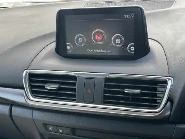 マツダ アクセラ スポーツ XD Lパッケージ 千葉県 2017(平29)年 2.7万km ソウルレッドプレミアムメタリック 安全機能/・衝突軽減ブレーキ/レーンキープアシスト/・レーダークルーズコントロール/誤発進誤後進抑制/・コーナーセンサー(後)/ブラインドスポットモニター/メーカー純正7インチディスプレイ/・BT/USB/AUX/バックカメラ/ステアリングスイッチ/パドルシフト/ETC/レザーシート(白)/パワーシート(D席)/シートヒーター(D/N席)/ステアリングヒーター/LEDヘッドライト/オートライト/アダプティブヘッドライト/フォグライト/スマートキー/プッシュスタート/純正フロアマット/純正18インチAW