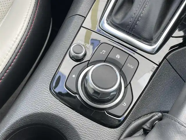 マツダ アクセラ スポーツ XD Lパッケージ 千葉県 2017(平29)年 2.7万km ソウルレッドプレミアムメタリック 安全機能/・衝突軽減ブレーキ/レーンキープアシスト/・レーダークルーズコントロール/誤発進誤後進抑制/・コーナーセンサー(後)/ブラインドスポットモニター/メーカー純正7インチディスプレイ/・BT/USB/AUX/バックカメラ/ステアリングスイッチ/パドルシフト/ETC/レザーシート(白)/パワーシート(D席)/シートヒーター(D/N席)/ステアリングヒーター/LEDヘッドライト/オートライト/アダプティブヘッドライト/フォグライト/スマートキー/プッシュスタート/純正フロアマット/純正18インチAW