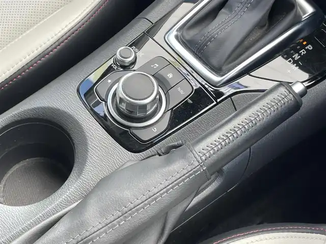 マツダ アクセラ スポーツ XD Lパッケージ 千葉県 2017(平29)年 2.7万km ソウルレッドプレミアムメタリック 安全機能/・衝突軽減ブレーキ/レーンキープアシスト/・レーダークルーズコントロール/誤発進誤後進抑制/・コーナーセンサー(後)/ブラインドスポットモニター/メーカー純正7インチディスプレイ/・BT/USB/AUX/バックカメラ/ステアリングスイッチ/パドルシフト/ETC/レザーシート(白)/パワーシート(D席)/シートヒーター(D/N席)/ステアリングヒーター/LEDヘッドライト/オートライト/アダプティブヘッドライト/フォグライト/スマートキー/プッシュスタート/純正フロアマット/純正18インチAW