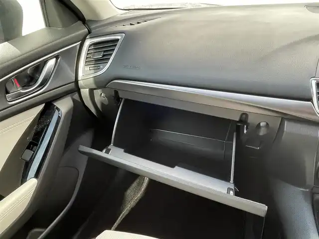 マツダ アクセラ スポーツ XD Lパッケージ 千葉県 2017(平29)年 2.7万km ソウルレッドプレミアムメタリック 安全機能/・衝突軽減ブレーキ/レーンキープアシスト/・レーダークルーズコントロール/誤発進誤後進抑制/・コーナーセンサー(後)/ブラインドスポットモニター/メーカー純正7インチディスプレイ/・BT/USB/AUX/バックカメラ/ステアリングスイッチ/パドルシフト/ETC/レザーシート(白)/パワーシート(D席)/シートヒーター(D/N席)/ステアリングヒーター/LEDヘッドライト/オートライト/アダプティブヘッドライト/フォグライト/スマートキー/プッシュスタート/純正フロアマット/純正18インチAW