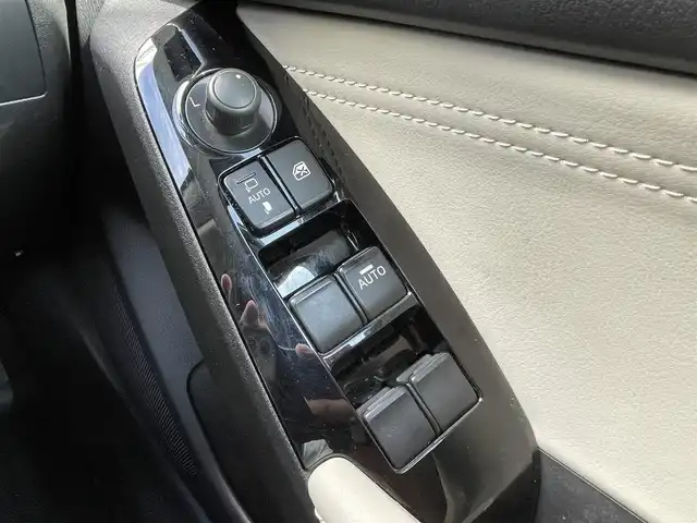 マツダ アクセラ スポーツ XD Lパッケージ 千葉県 2017(平29)年 2.7万km ソウルレッドプレミアムメタリック 安全機能/・衝突軽減ブレーキ/レーンキープアシスト/・レーダークルーズコントロール/誤発進誤後進抑制/・コーナーセンサー(後)/ブラインドスポットモニター/メーカー純正7インチディスプレイ/・BT/USB/AUX/バックカメラ/ステアリングスイッチ/パドルシフト/ETC/レザーシート(白)/パワーシート(D席)/シートヒーター(D/N席)/ステアリングヒーター/LEDヘッドライト/オートライト/アダプティブヘッドライト/フォグライト/スマートキー/プッシュスタート/純正フロアマット/純正18インチAW