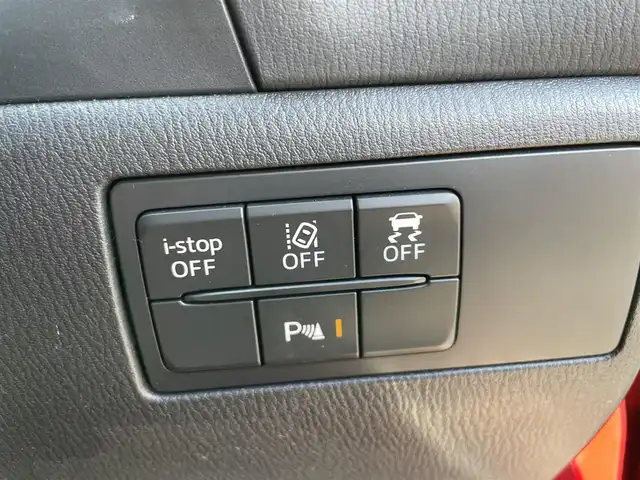 マツダ アクセラ スポーツ XD Lパッケージ 千葉県 2017(平29)年 2.7万km ソウルレッドプレミアムメタリック 安全機能/・衝突軽減ブレーキ/レーンキープアシスト/・レーダークルーズコントロール/誤発進誤後進抑制/・コーナーセンサー(後)/ブラインドスポットモニター/メーカー純正7インチディスプレイ/・BT/USB/AUX/バックカメラ/ステアリングスイッチ/パドルシフト/ETC/レザーシート(白)/パワーシート(D席)/シートヒーター(D/N席)/ステアリングヒーター/LEDヘッドライト/オートライト/アダプティブヘッドライト/フォグライト/スマートキー/プッシュスタート/純正フロアマット/純正18インチAW