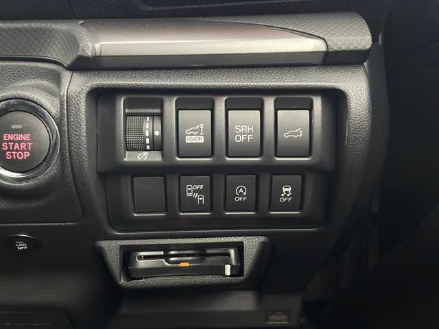 スバル フォレスター X－ブレイク 秋田県 2018(平30)年 6万km クリスタルホワイトP 4WD/アイサイトVer3/純正ナビ　/　　CD/DVD/Bluetooth/フルセグ/バックカメラ　/パワーバックドア　/レーダークルーズコントロール　/LEDオートライト　/ハーフレザーシート　/パワーシート　/シートヒーター　/純正１７インチアルミホイール/ルーフレール/前後ドライブレコーダー/デジタルインナーミラー/ステアリングヒーター/パドルシフト/スマートキー/ビルトインETC