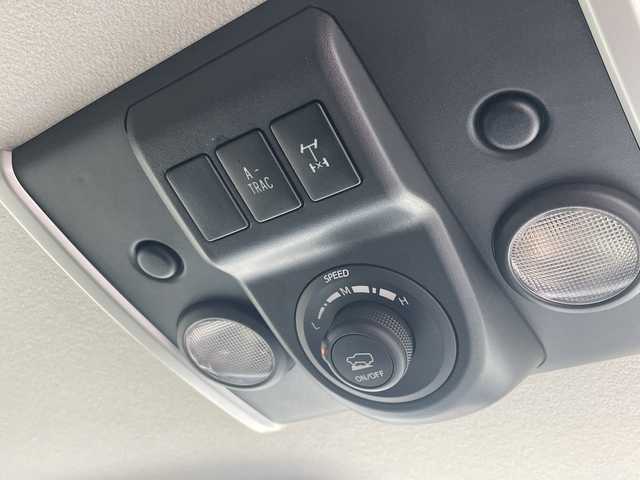 トヨタ ＦＪクルーザー オフロードパッケージ 千葉県 2012(平24)年 5.7万km ベージュ/ホワイト １オーナー　ナビＮＨＺＤ－Ｗ６２Ｇ　バックカメラ　クルコン　ＥＴＣ　ＵＳＢ　Ｔ／Ａタイヤ　ホワイトレター　ビルシュタインサス　アンダーガード　外バンパー　外サイドステップ　外ＬＥＤ灯　ＨＩＤ　フォグ