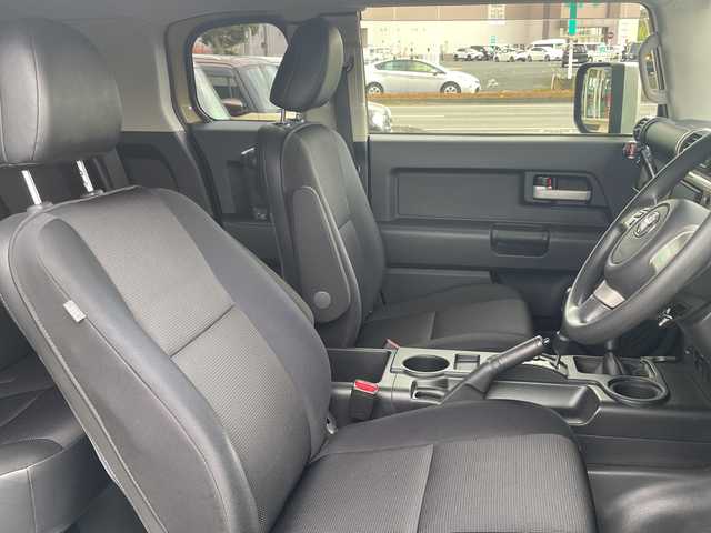 トヨタ ＦＪクルーザー オフロードパッケージ 千葉県 2012(平24)年 5.7万km ベージュ/ホワイト １オーナー　ナビＮＨＺＤ－Ｗ６２Ｇ　バックカメラ　クルコン　ＥＴＣ　ＵＳＢ　Ｔ／Ａタイヤ　ホワイトレター　ビルシュタインサス　アンダーガード　外バンパー　外サイドステップ　外ＬＥＤ灯　ＨＩＤ　フォグ