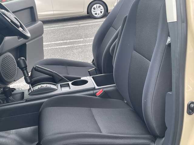 トヨタ ＦＪクルーザー オフロードパッケージ 千葉県 2012(平24)年 5.7万km ベージュ/ホワイト １オーナー　ナビＮＨＺＤ－Ｗ６２Ｇ　バックカメラ　クルコン　ＥＴＣ　ＵＳＢ　Ｔ／Ａタイヤ　ホワイトレター　ビルシュタインサス　アンダーガード　外バンパー　外サイドステップ　外ＬＥＤ灯　ＨＩＤ　フォグ