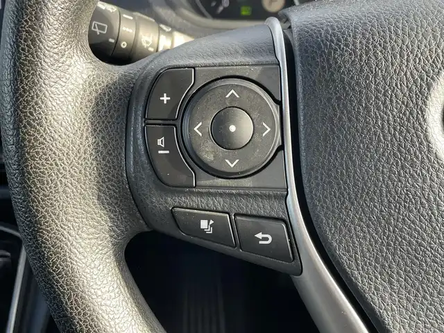 トヨタ ヴォクシー X 滋賀県 2018(平30)年 4.6万km ブラック 純正9インチナビ/・AM/FM/・CD/DVD/SD/・Bluetooth/・フルセグTV/フリップダウンモニター/バックカメラ/ステアリングスイッチ/USB充電/ビルトインETC2.0/クルーズコントロール/プリクラッシュセーフティ/レーンディパーチャーアラート/オートハイビーム/先行車発進告知/前後コーナーセンサー/リアロールサンシェード/オートマチックヘッドライト/オートリトラミラー/シートリフター/ドアバイザー