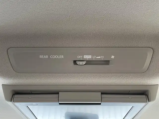 トヨタ ヴォクシー X 滋賀県 2018(平30)年 4.6万km ブラック 純正9インチナビ/・AM/FM/・CD/DVD/SD/・Bluetooth/・フルセグTV/フリップダウンモニター/バックカメラ/ステアリングスイッチ/USB充電/ビルトインETC2.0/クルーズコントロール/プリクラッシュセーフティ/レーンディパーチャーアラート/オートハイビーム/先行車発進告知/前後コーナーセンサー/リアロールサンシェード/オートマチックヘッドライト/オートリトラミラー/シートリフター/ドアバイザー