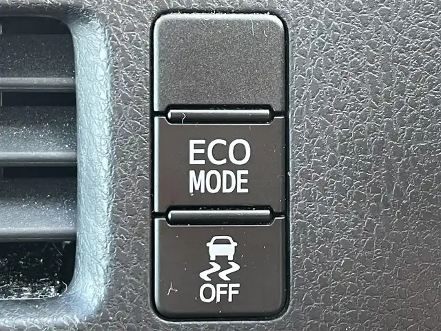 トヨタ ヴォクシー X 滋賀県 2018(平30)年 4.6万km ブラック 純正9インチナビ/・AM/FM/・CD/DVD/SD/・Bluetooth/・フルセグTV/フリップダウンモニター/バックカメラ/ステアリングスイッチ/USB充電/ビルトインETC2.0/クルーズコントロール/プリクラッシュセーフティ/レーンディパーチャーアラート/オートハイビーム/先行車発進告知/前後コーナーセンサー/リアロールサンシェード/オートマチックヘッドライト/オートリトラミラー/シートリフター/ドアバイザー