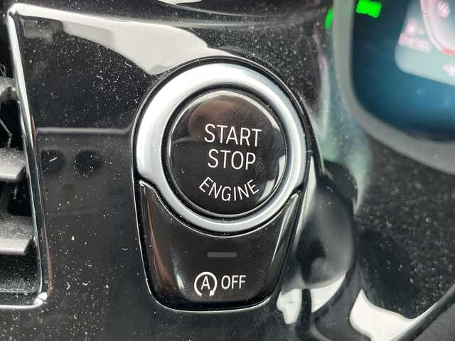 ＢＭＷ ５２３ｄ xDrive Mスピリット 道央・札幌 2020(令2)年 5.5万km アルピンホワイトⅢ ・4WD/・純正HDDナビ/・フルセグTV/USB/HDD/AppleCarPlay/・Bluetooth接続/・全方位カメラ/・アダプティブクルーズコントロール/・衝突被害軽減ブレーキ/・ブラインドスポットモニター/・レーンキープアシスト/・アダプティブLEDヘッドライト/・オートマチックハイビーム/・ヘッドアップディスプレイ/・レザーシート/・パワーシート/・シートポジションメモリー/・全席シートヒーター/・電動トランク/・ステアリングスイッチ/・前後ドライブレコーダー/・ルームミラー内蔵型ETC/・MTモード付AT/・電動パーキング/・スマートキー/スペアキー