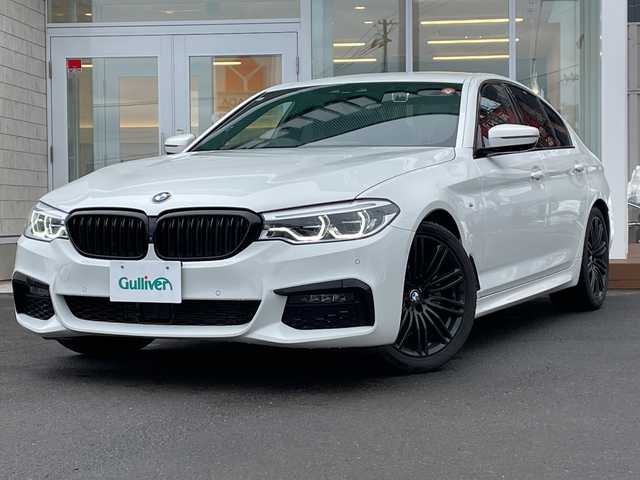 ＢＭＷ ５２３ｄ xDrive Mスピリット 道央・札幌 2020(令2)年 5.5万km アルピンホワイトⅢ ・4WD/・純正HDDナビ/・フルセグTV/USB/HDD/AppleCarPlay/・Bluetooth接続/・全方位カメラ/・アダプティブクルーズコントロール/・衝突被害軽減ブレーキ/・ブラインドスポットモニター/・レーンキープアシスト/・アダプティブLEDヘッドライト/・オートマチックハイビーム/・ヘッドアップディスプレイ/・レザーシート/・パワーシート/・シートポジションメモリー/・全席シートヒーター/・電動トランク/・ステアリングスイッチ/・前後ドライブレコーダー/・ルームミラー内蔵型ETC/・MTモード付AT/・電動パーキング/・スマートキー/スペアキー