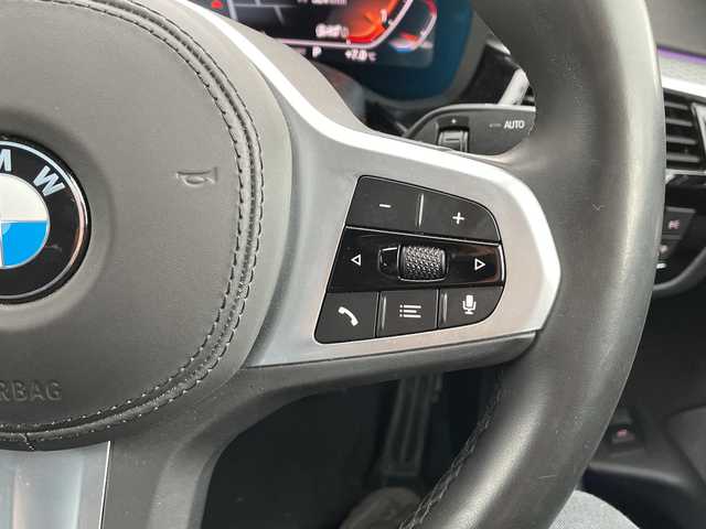 ＢＭＷ ５２３ｄ xDrive Mスピリット 道央・札幌 2020(令2)年 5.5万km アルピンホワイトⅢ ・4WD/・純正HDDナビ/・フルセグTV/USB/HDD/AppleCarPlay/・Bluetooth接続/・全方位カメラ/・アダプティブクルーズコントロール/・衝突被害軽減ブレーキ/・ブラインドスポットモニター/・レーンキープアシスト/・アダプティブLEDヘッドライト/・オートマチックハイビーム/・ヘッドアップディスプレイ/・レザーシート/・パワーシート/・シートポジションメモリー/・全席シートヒーター/・電動トランク/・ステアリングスイッチ/・前後ドライブレコーダー/・ルームミラー内蔵型ETC/・MTモード付AT/・電動パーキング/・スマートキー/スペアキー